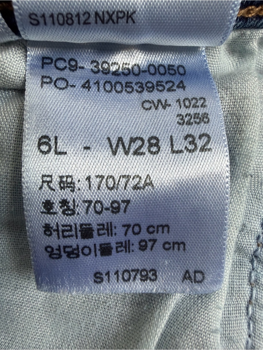 Levi's Women's Classic Straight Leg Jeans Size 6 - Picture 10 of 11